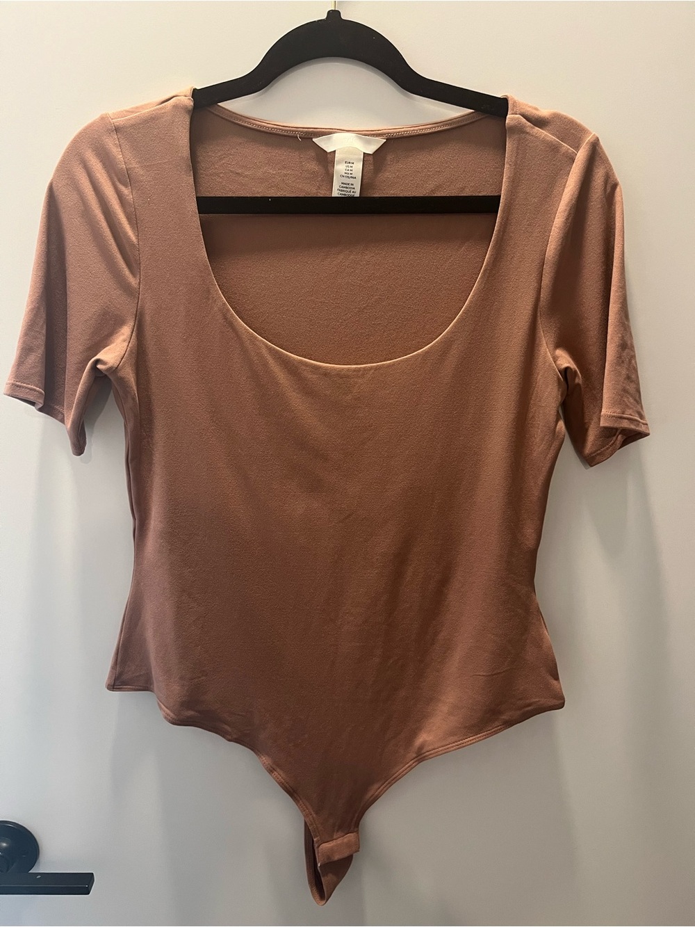 H&M Scoop Neck Short Sleeve Bodysuit in Dusty Rose